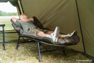 Immagine di Bedchair NASH Indulgence 4 Leg Junior Sleep System Camo
